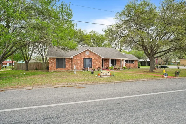 $315,000 | 417 South Faires Street, Flatonia, TX 78941
