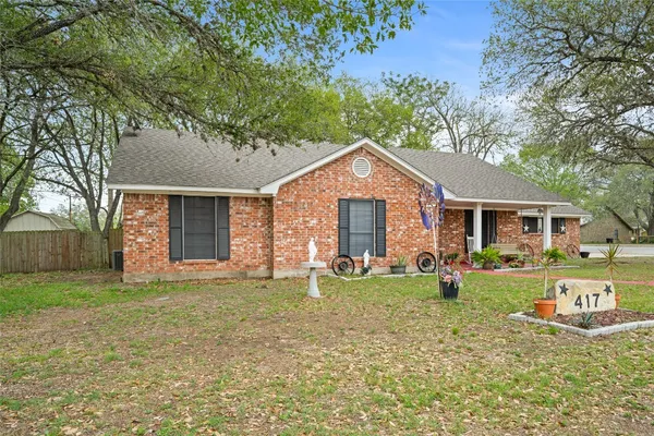 $315,000 | 417 South Faires Street, Flatonia, TX 78941