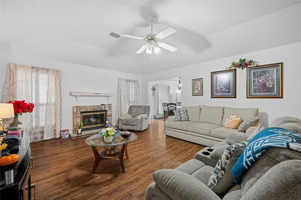 $315,000 | 417 South Faires Street, Flatonia, TX 78941