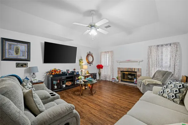 $315,000 | 417 South Faires Street, Flatonia, TX 78941