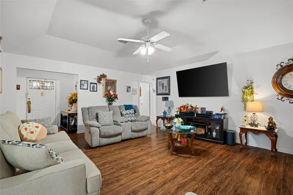 $315,000 | 417 South Faires Street, Flatonia, TX 78941