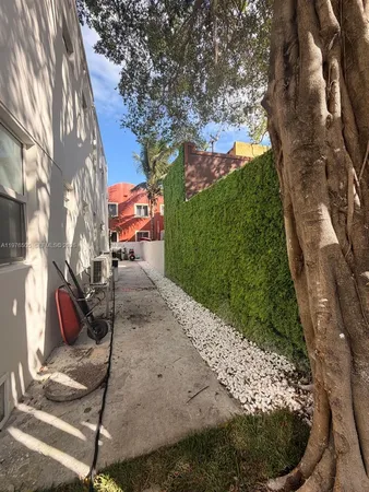 $1,900 | 337 Southwest 10th Avenue, Unit 5, Miami, FL 33130