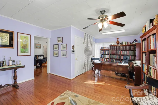 a view of a livingroom with furniture and a ceiling fan