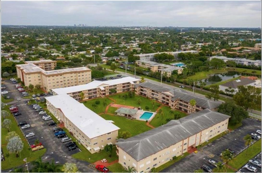 5300 Washington Street, Unit R102 Hollywood, FL 33021 - Photo 2 of 26 Photo 2