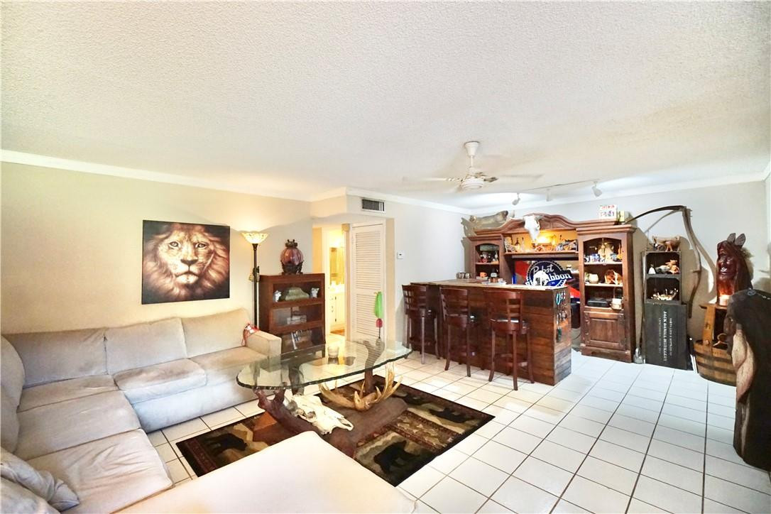 5300 Washington Street, Unit R102 Hollywood, FL 33021 - Photo 4 of 26 Photo 4