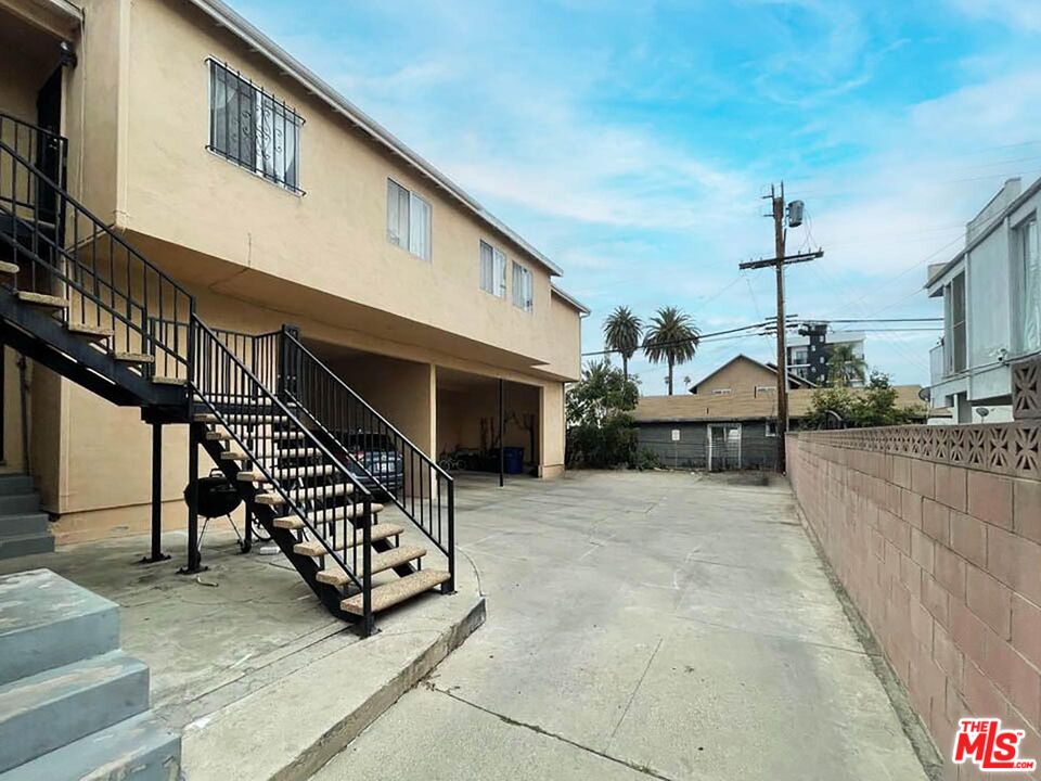 920 South Kenmore Avenue Los Angeles, CA 90006 - Photo 4 of 5