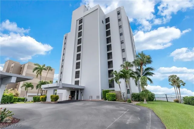 $224,900 | 3300 North Key Drive, Unit 2C, North Fort Myers, FL 33903