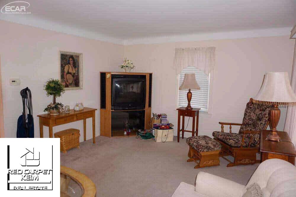 1257 South Genesee Road Burton, MI 48509 - Photo 7 of 14 21253202-6.JPG