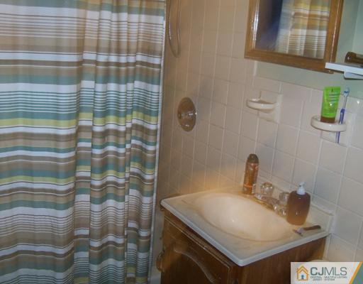80 Highfield Road Colonia, NJ 07067 - Photo 9 of 13