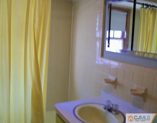 80 Highfield Road Colonia, NJ 07067 - Photo 10 of 13