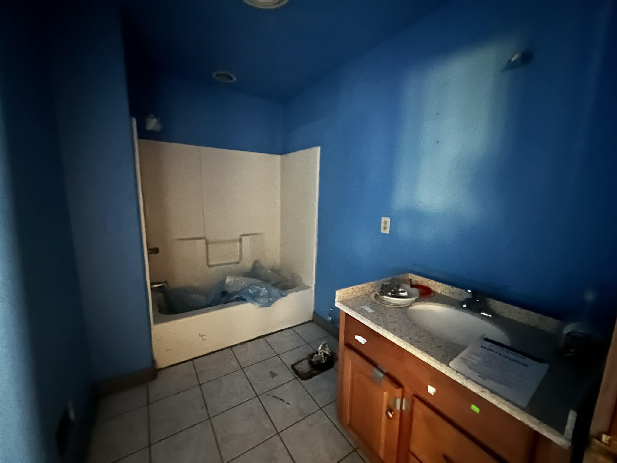 2172 South 18th Street Milwaukee, WI 53215 - Photo 6 of 8 Bathroom