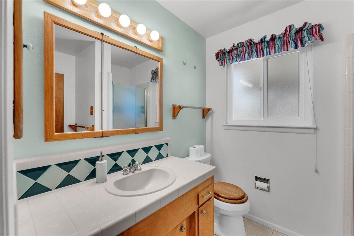 9871 Deschutes Road Palo Cedro, CA 96073 - Photo 27 of 80 29-Bath 1