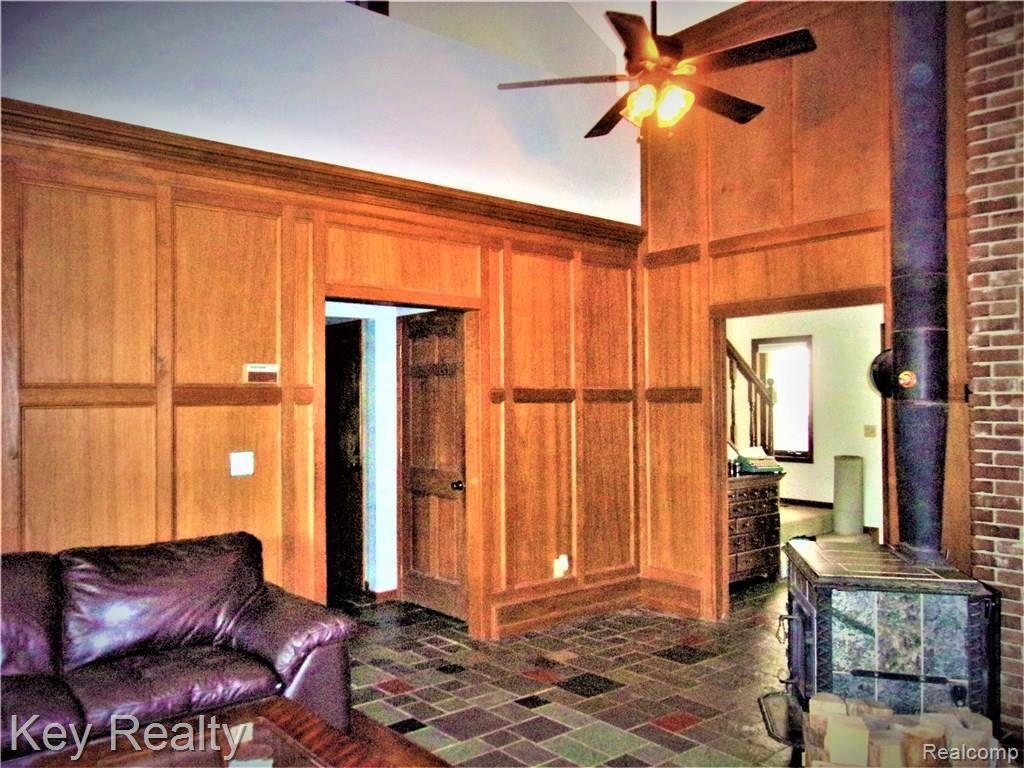 8925 Farmington Road Livonia, MI 48150 - Photo 18 of 56 240_1690 (4).JPG