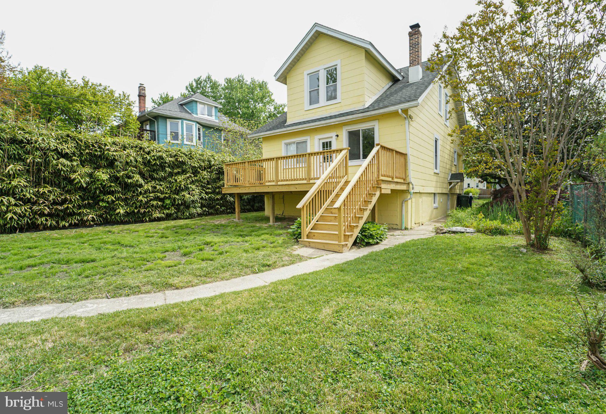5312 Catalpha Road Baltimore, MD 21214 - Photo 5 of 59 a view of a house with a park