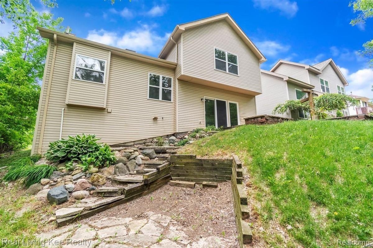 82 Eagle Ridge Road Lake Orion, MI 48360 - Photo 43 of 44 40-82-Eagle-Ridge-Rd-WindowStill-Re.jpg