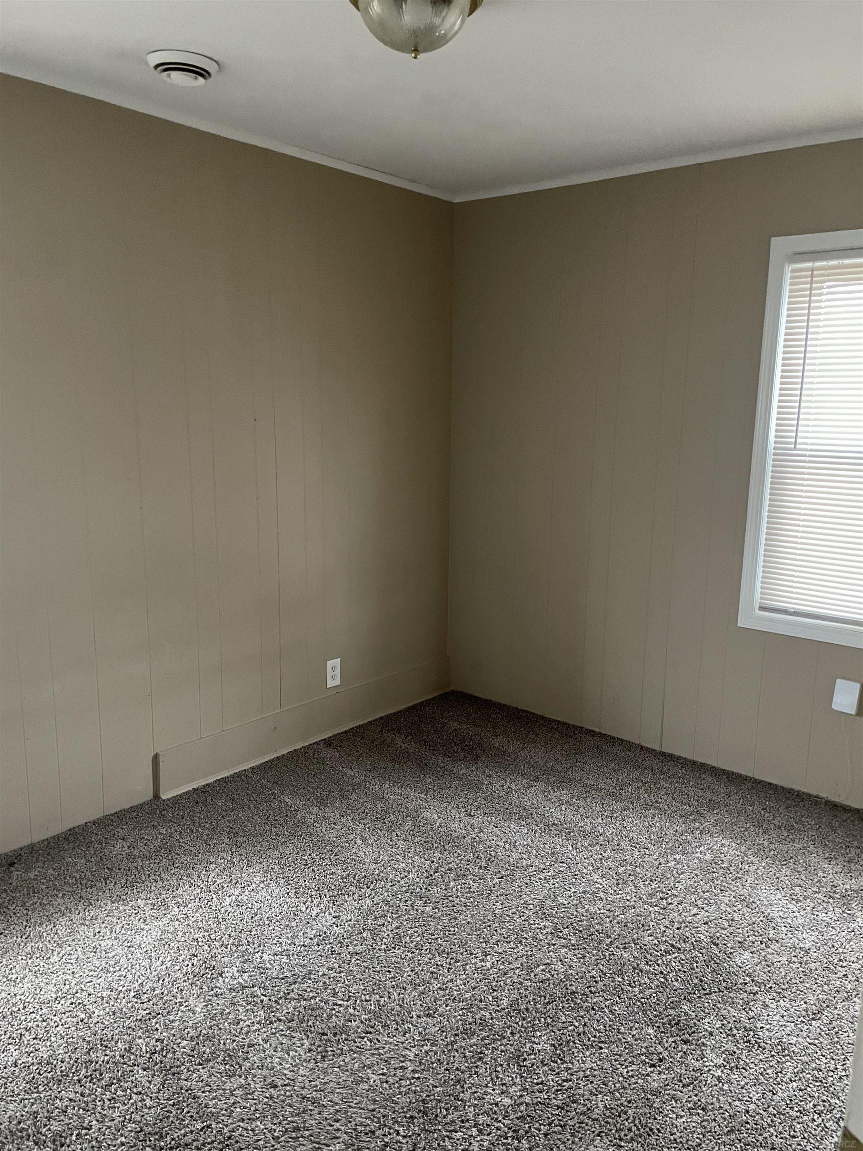 25875 Hayes Road Warren, MI 48089 - Photo 8 of 8 50101680-7.JPG
