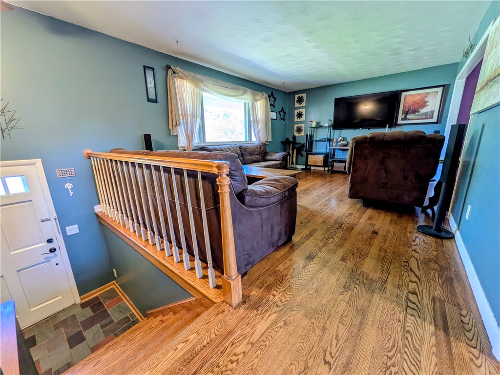 225 Meadowlark Road Horseheads, NY 14845 - Photo 11 of 49 Living Room
