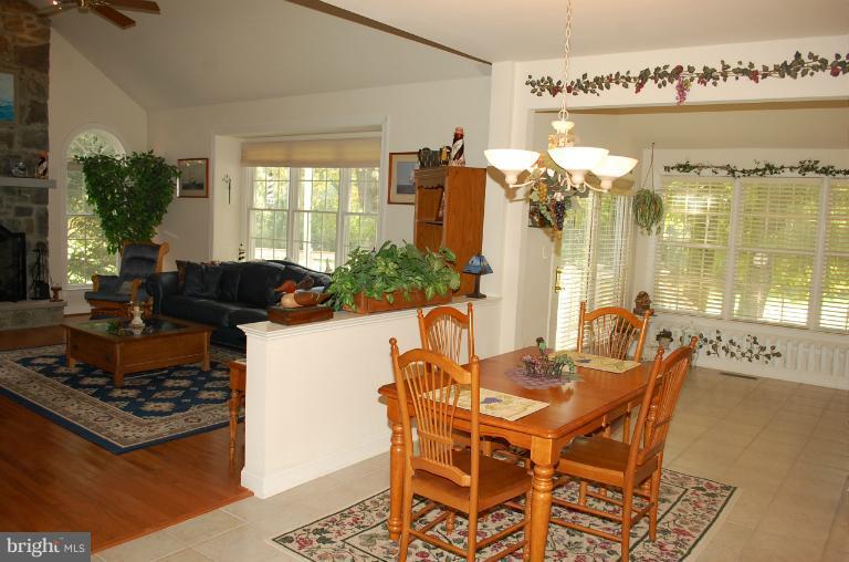 22 Riders Court Edgewater, MD 21037 - Photo 14 of 30 Eat-In Dining Area
