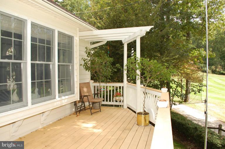 22 Riders Court Edgewater, MD 21037 - Photo 3 of 30 Large Deck
