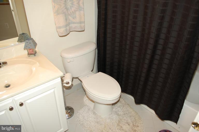 22 Riders Court Edgewater, MD 21037 - Photo 30 of 30 Powder room