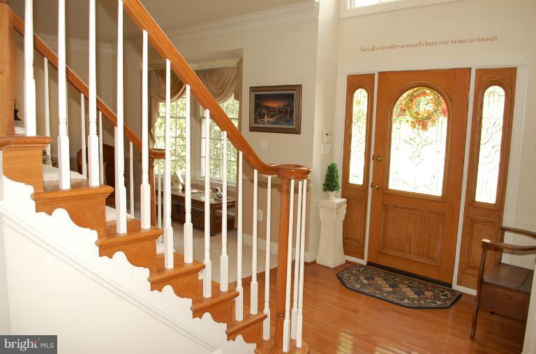 22 Riders Court Edgewater, MD 21037 - Photo 7 of 30 Grand 2 Story Foyer