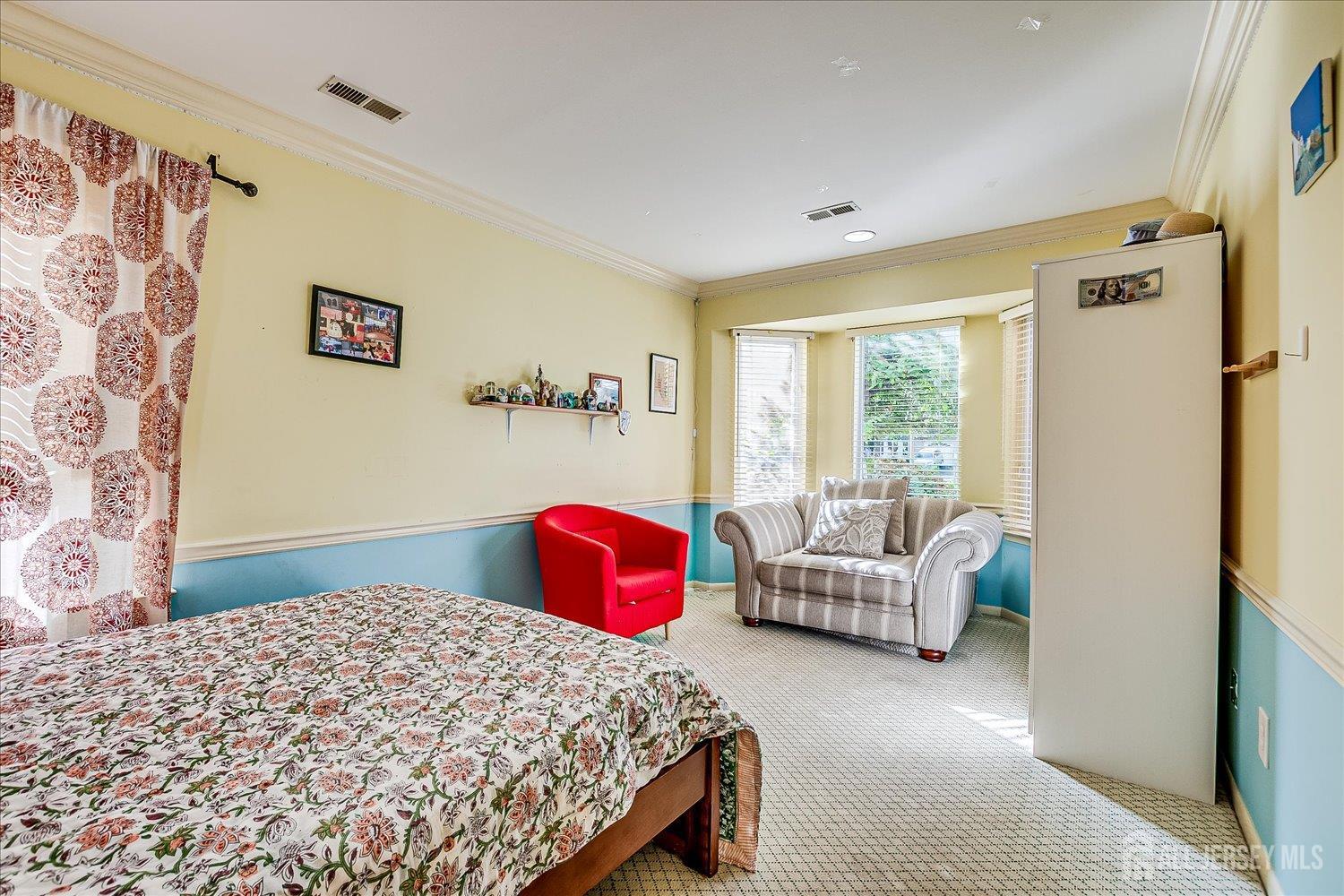 118 Coppertree Court Edison, NJ 08820 - Photo 27 of 58 a bedroom with a bed and a couch