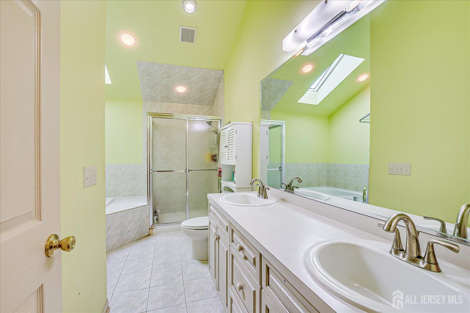 118 Coppertree Court Edison, NJ 08820 - Photo 33 of 58 a bathroom with a sink a toilet and shower