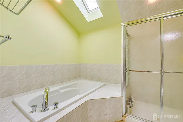 a view of entryway with a front door