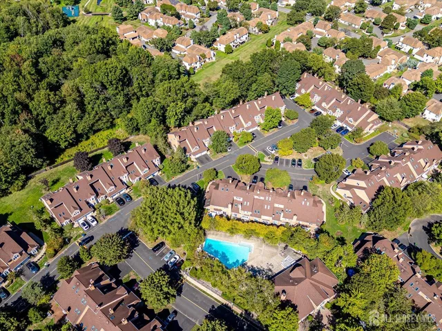 $719,900 | 118 Coppertree Court, Edison, NJ 08820