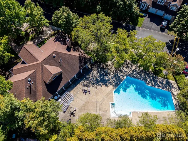 $719,900 | 118 Coppertree Court, Edison, NJ 08820