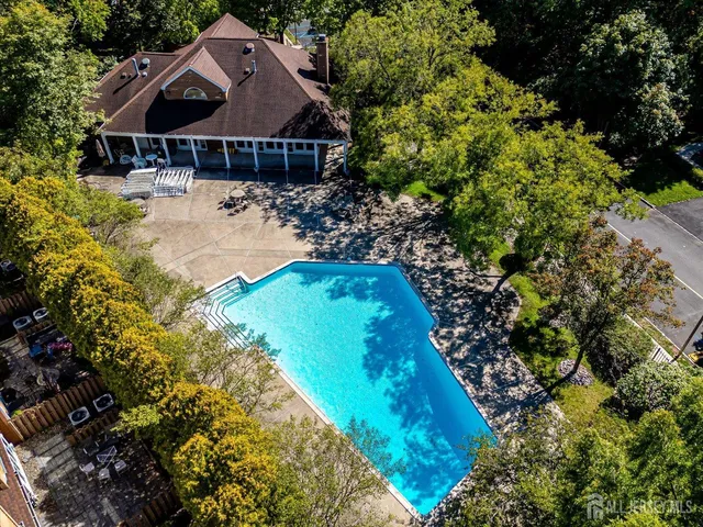 $719,900 | 118 Coppertree Court, Edison, NJ 08820