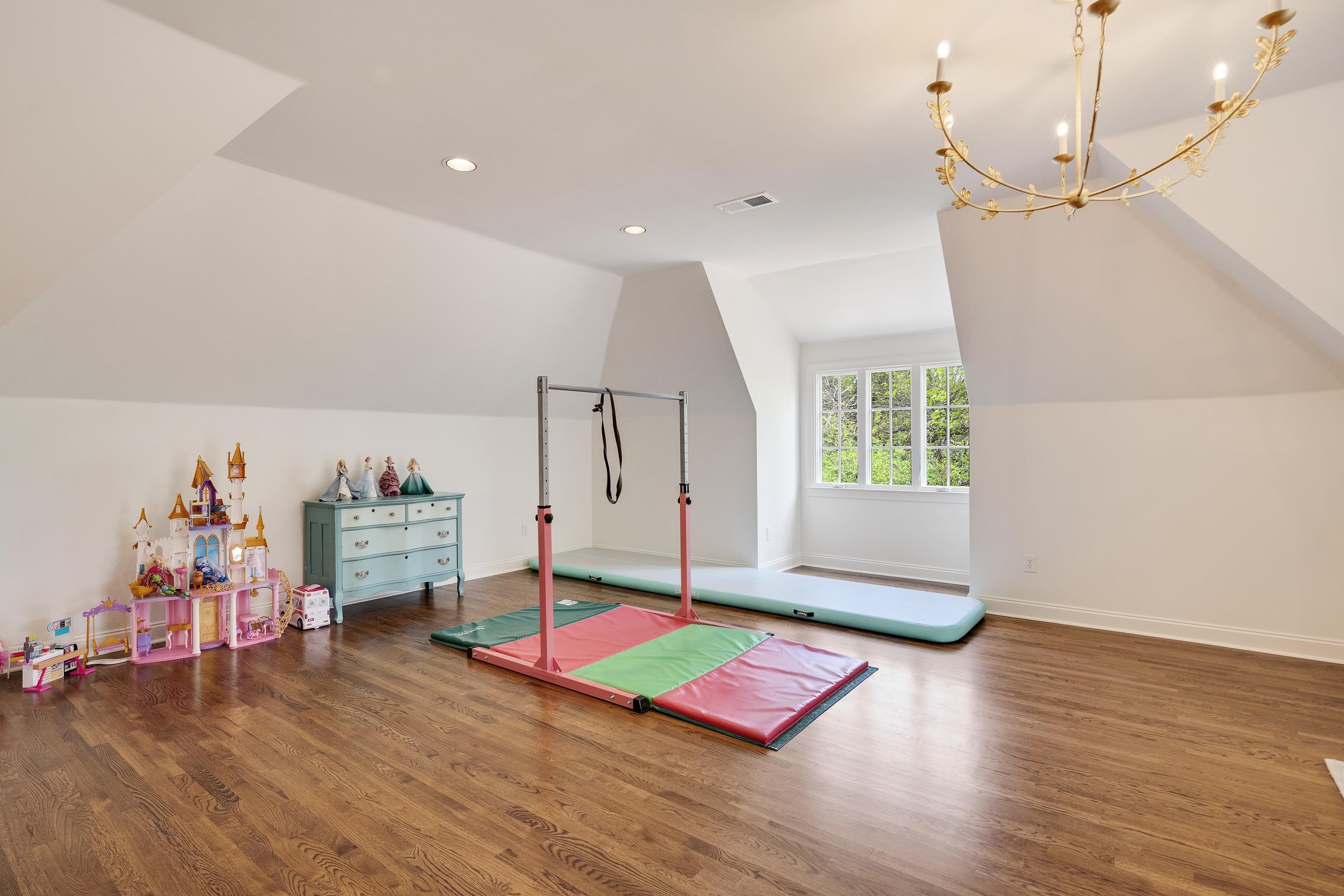 101 North Grove Park Road Memphis, TN 38117 - Photo 24 of 40 Workout area with wood finished floors, lofted ceiling, and suspended lighting