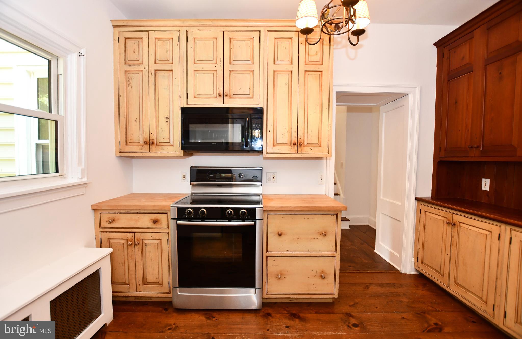 113 Brookhaven Road Wallingford, PA 19086 - Photo 13 of 43 Kitchen with Bosch range