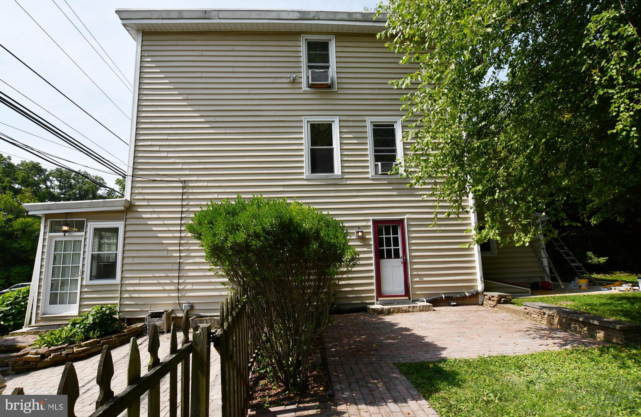 113 Brookhaven Road Wallingford, PA 19086 - Photo 3 of 43 Side showing sunroom entrance