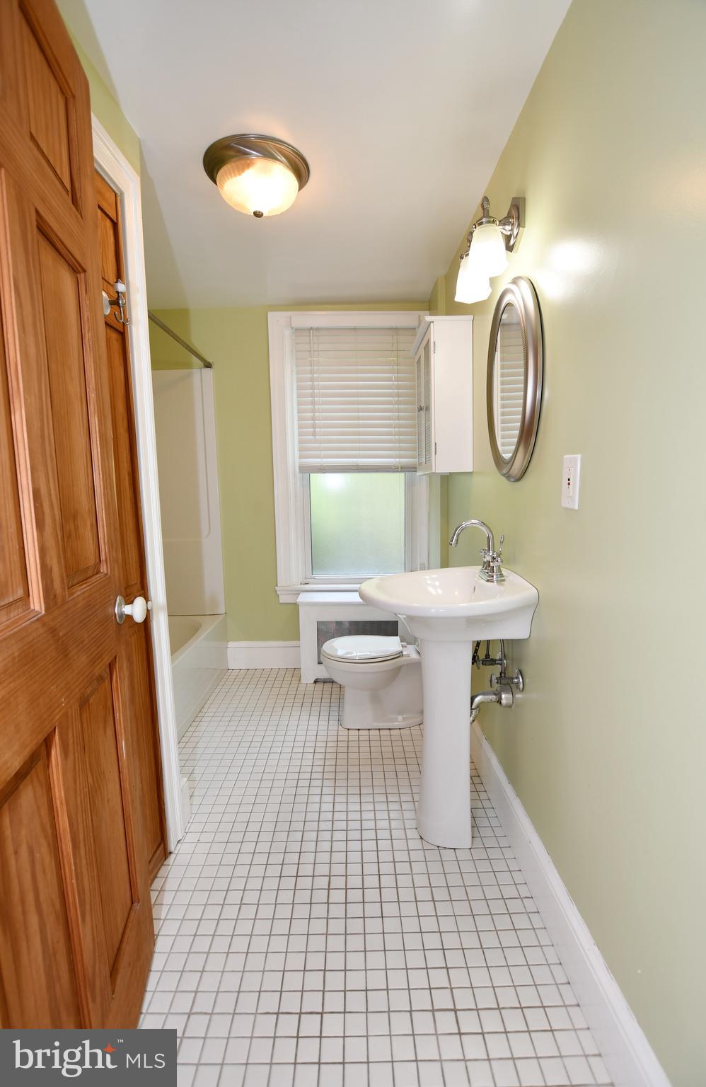 113 Brookhaven Road Wallingford, PA 19086 - Photo 25 of 43 2nd floor bathroom