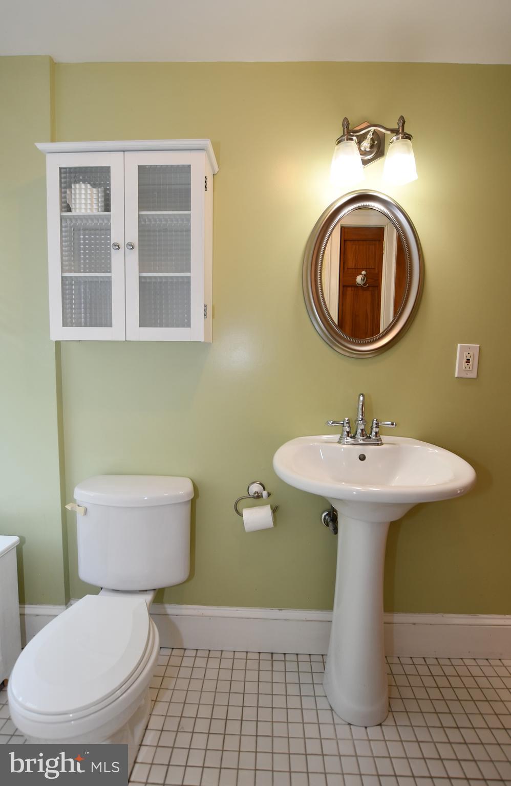 113 Brookhaven Road Wallingford, PA 19086 - Photo 27 of 43 2nd floor bathroom