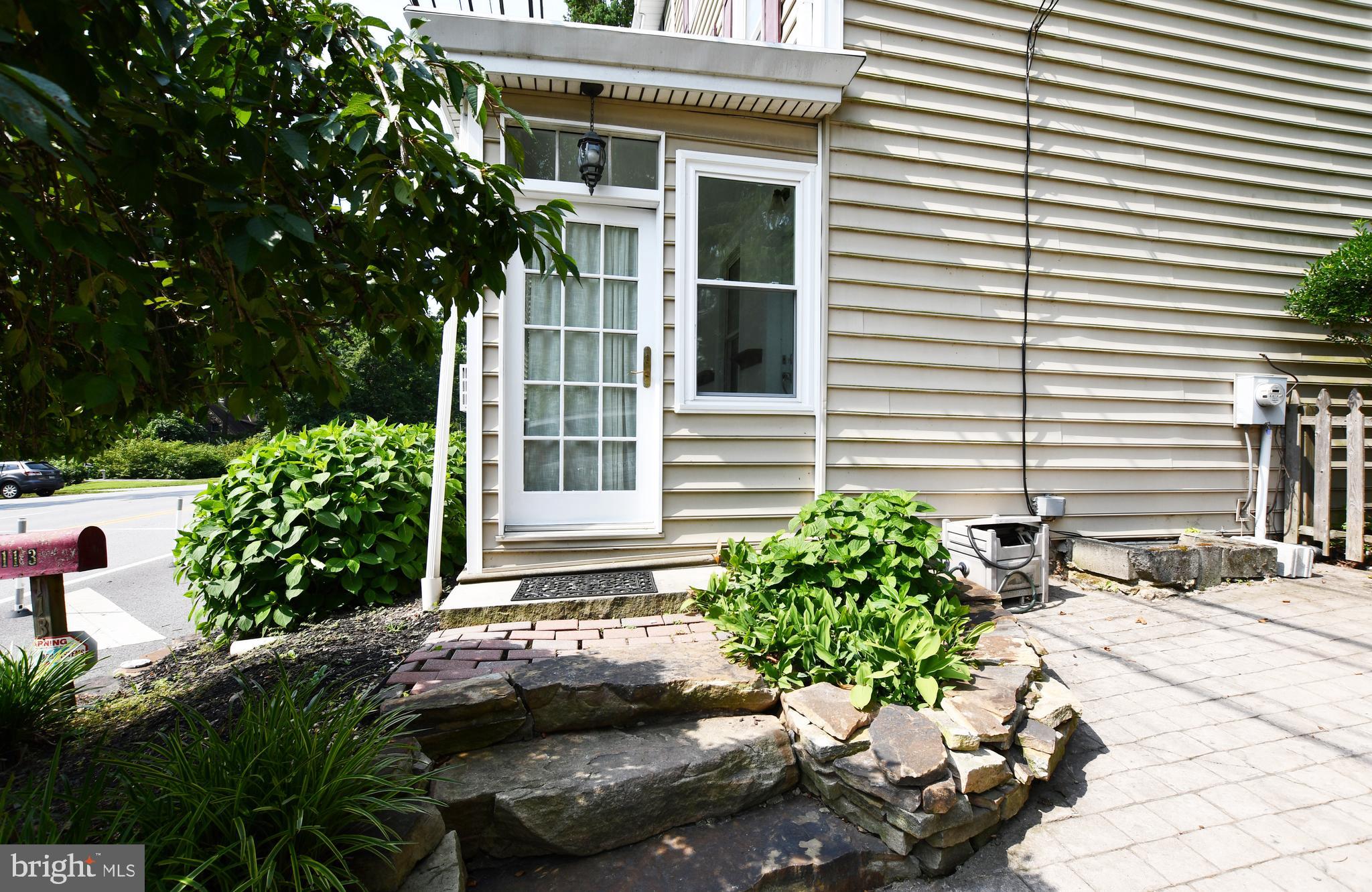 113 Brookhaven Road Wallingford, PA 19086 - Photo 4 of 43 Front sunroom entrance