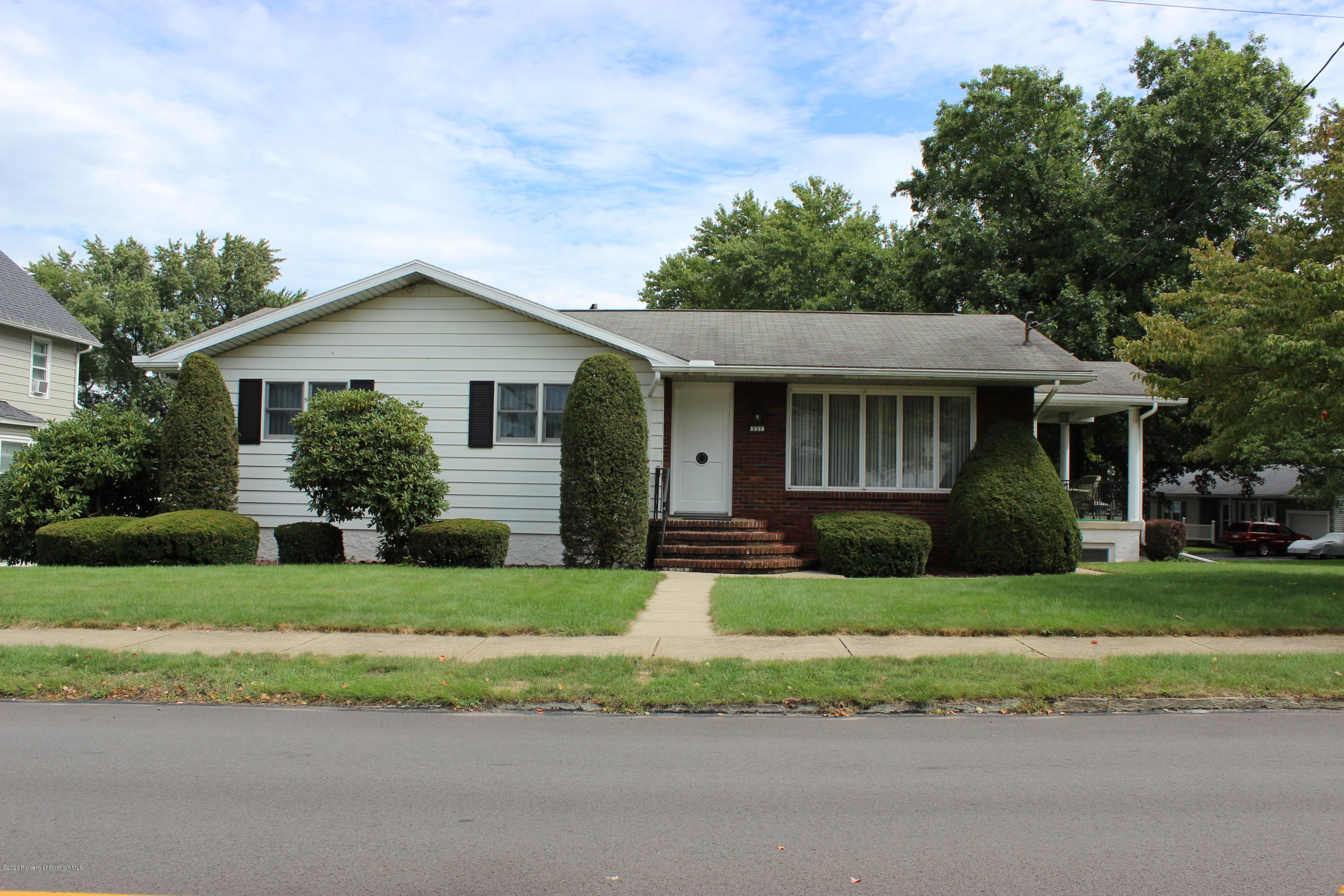 237 Spring Street Moosic, PA 18507 - Photo 1 of 29 Gallery Image 1