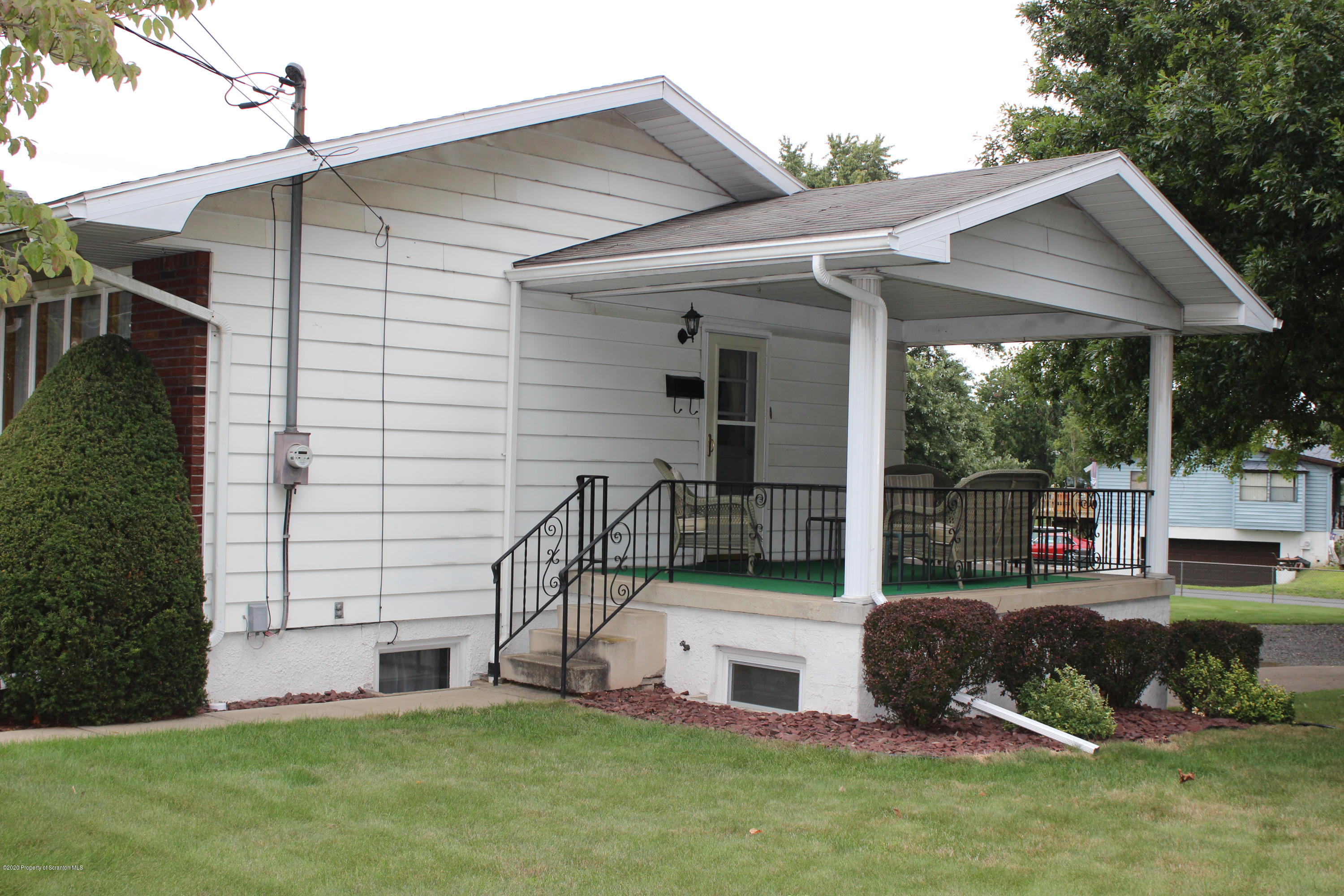 237 Spring Street Moosic, PA 18507 - Photo 3 of 29 Gallery Image 3