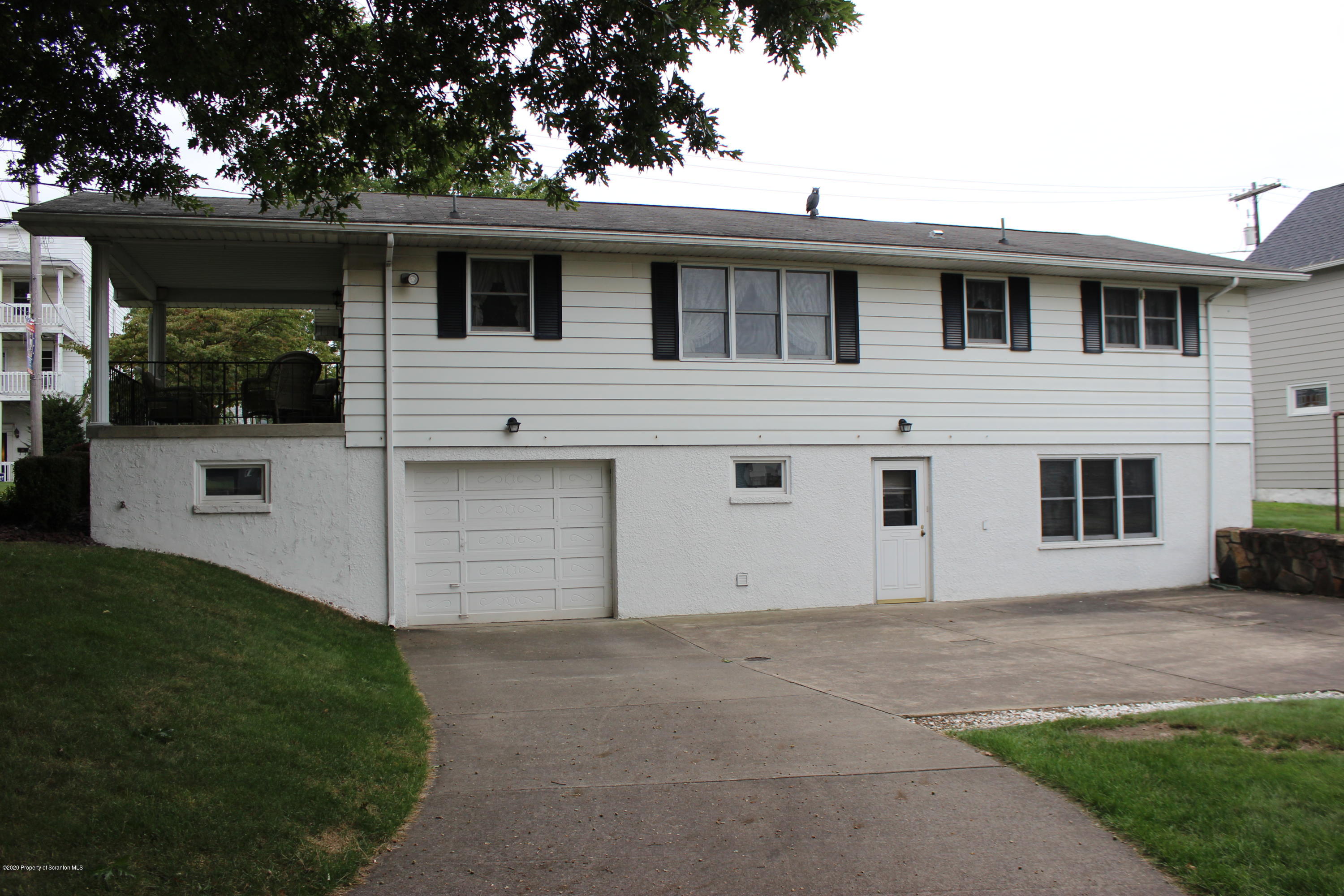 237 Spring Street Moosic, PA 18507 - Photo 4 of 29 Gallery Image 4