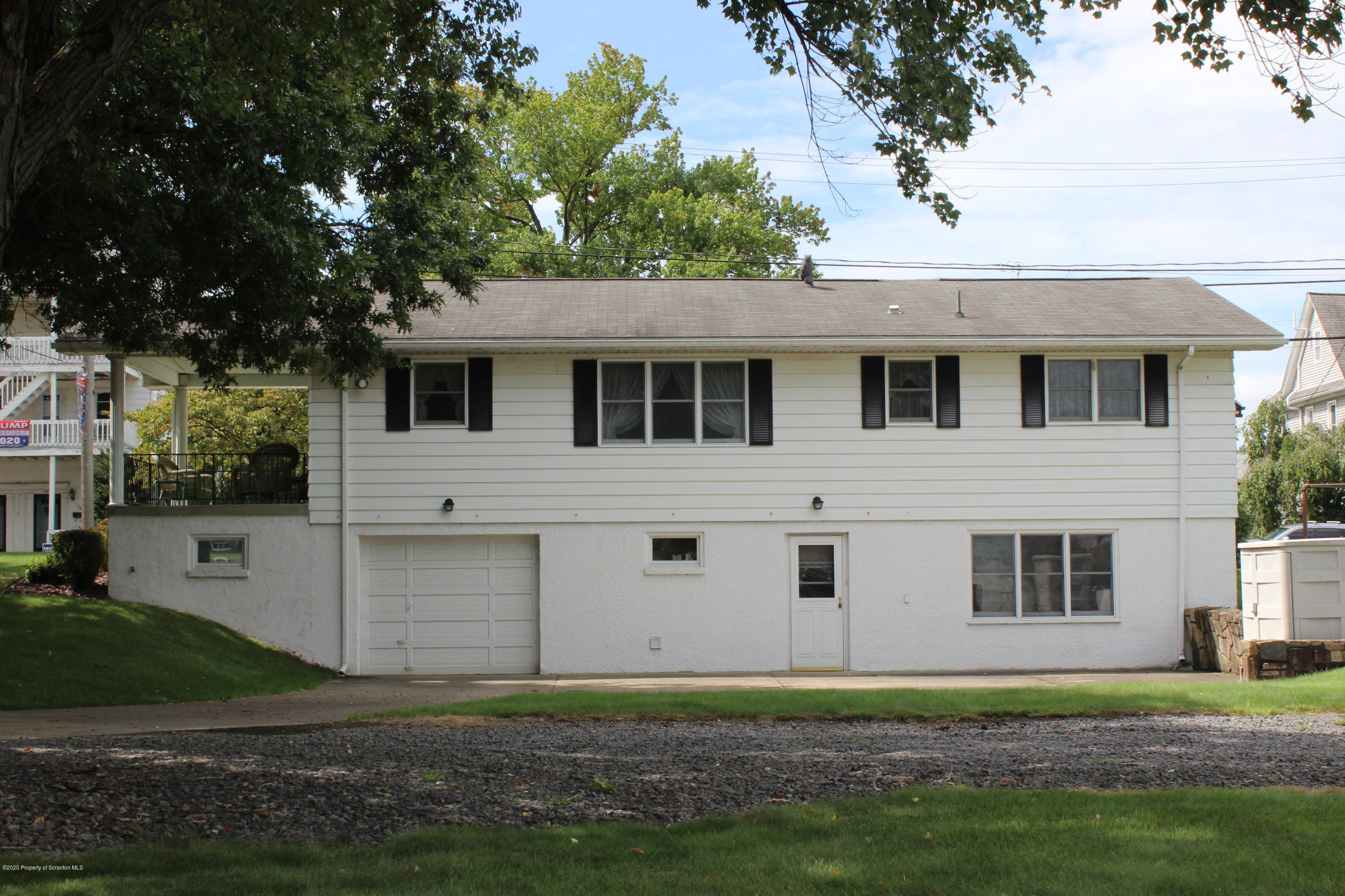 237 Spring Street Moosic, PA 18507 - Photo 5 of 29 Gallery Image 5