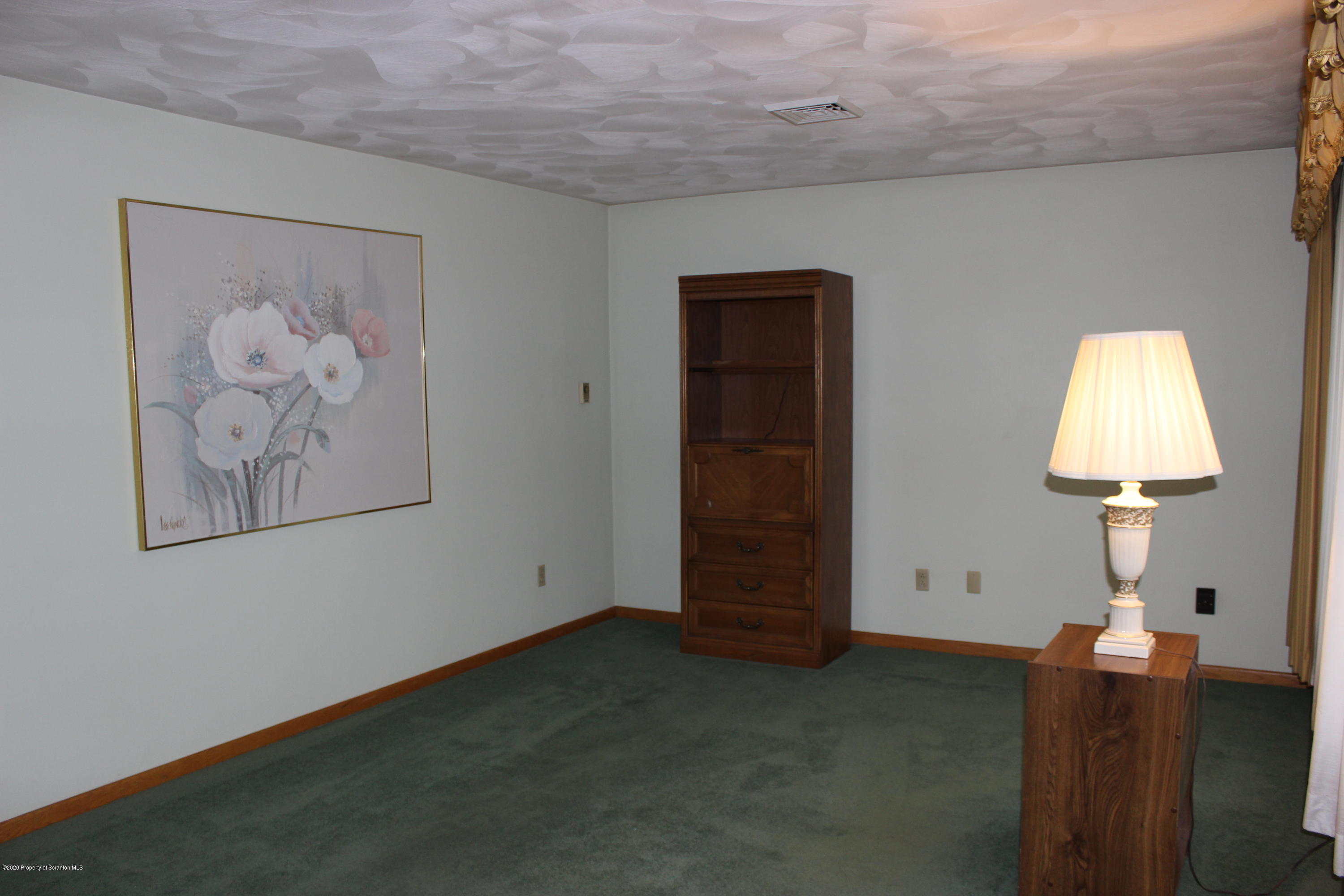 237 Spring Street Moosic, PA 18507 - Photo 8 of 29 Gallery Image 8