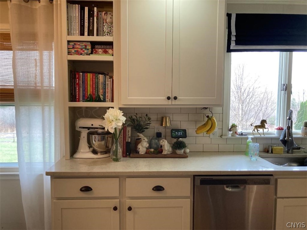 2886 West Lake Road Skaneateles, NY 13152 - Photo 8 of 28 And then into the kitchen,