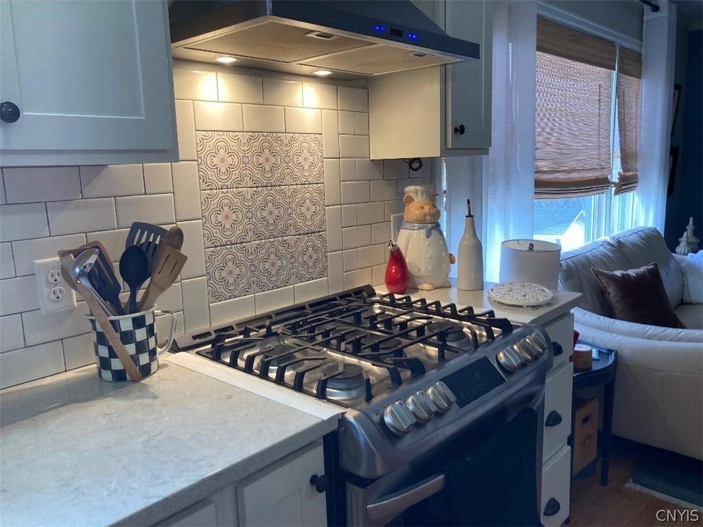 2886 West Lake Road Skaneateles, NY 13152 - Photo 9 of 28 This gorgeous appliance is the dual-fuel range, lo