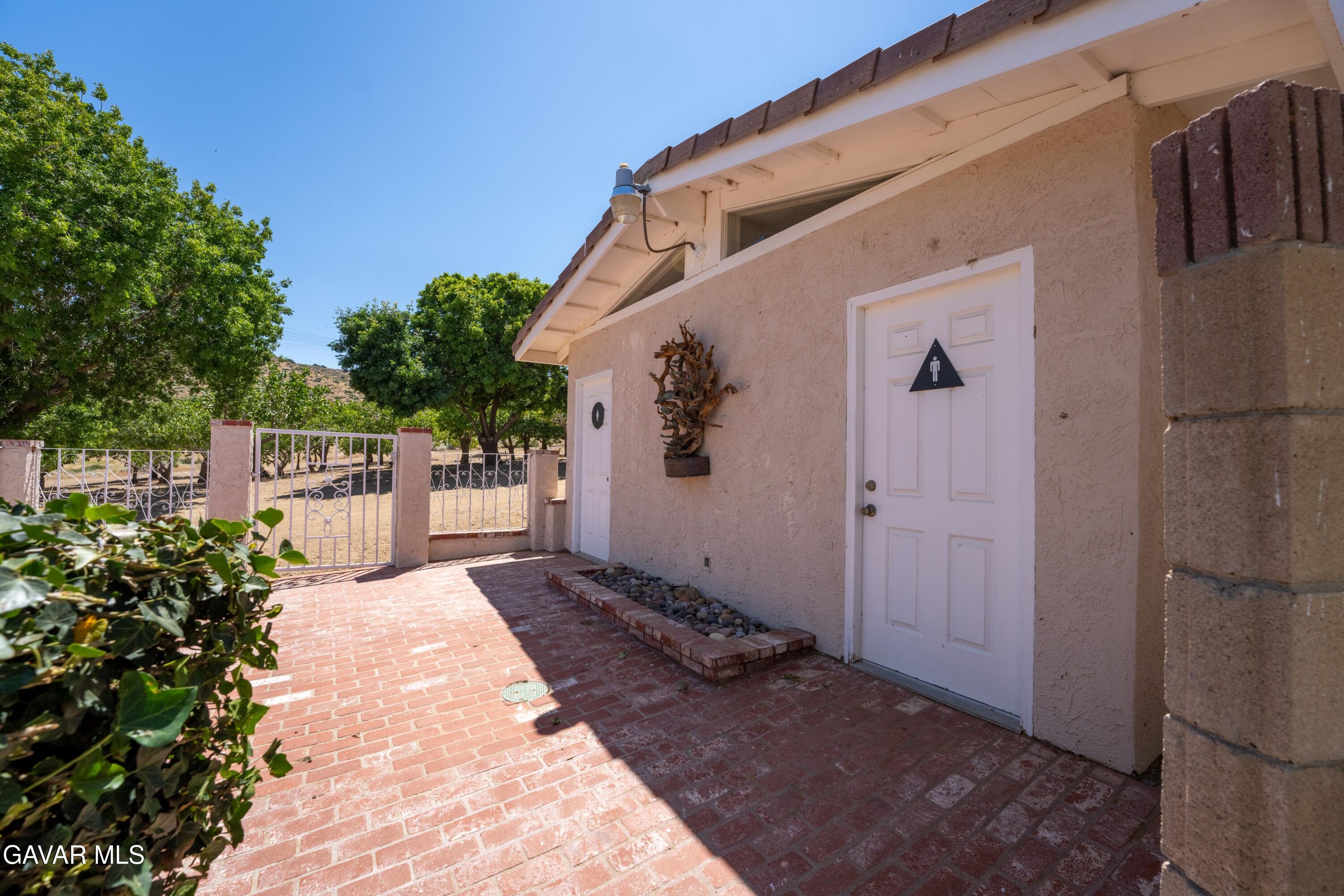 5801 Hacienda Ranch Road Palmdale, CA 93551 - Photo 57 of 69 a view of a back yard of the house