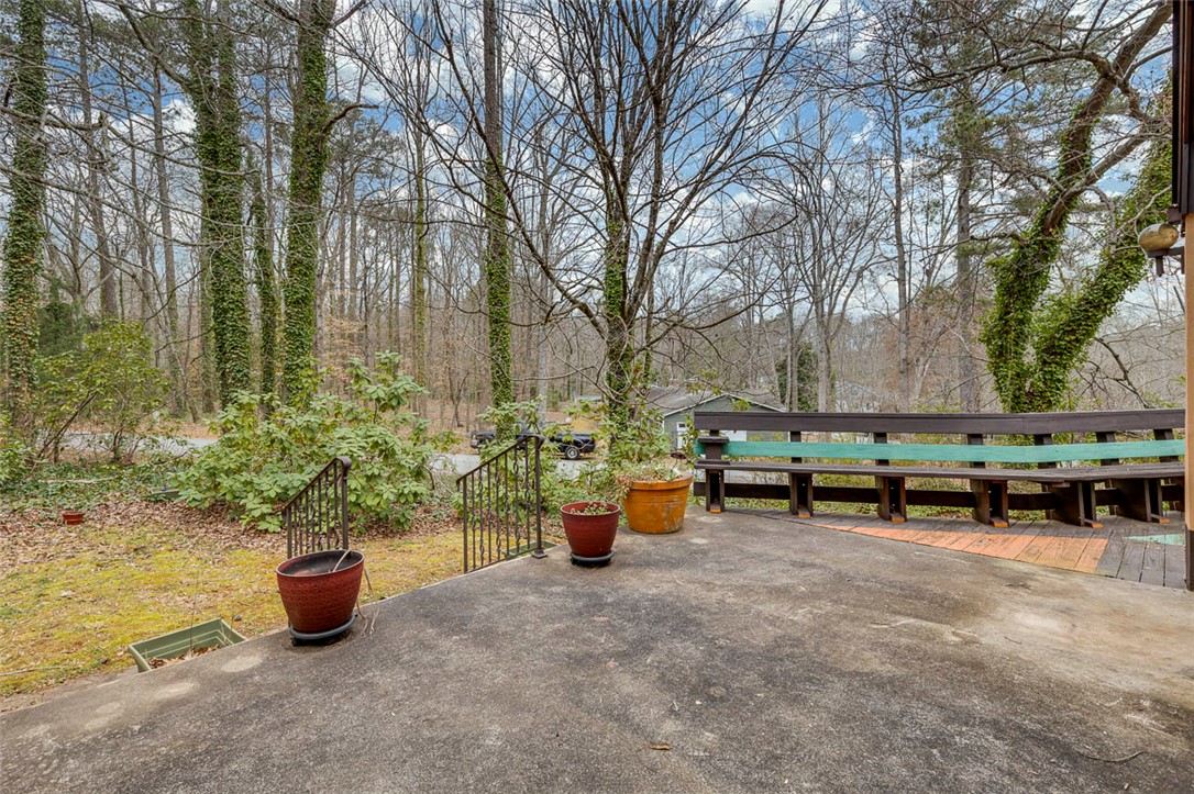 200 Valley View Drive Clemson, SC 29631 - Photo 28 of 31 This spacious patio with built-in seating offers peaceful woodland views.