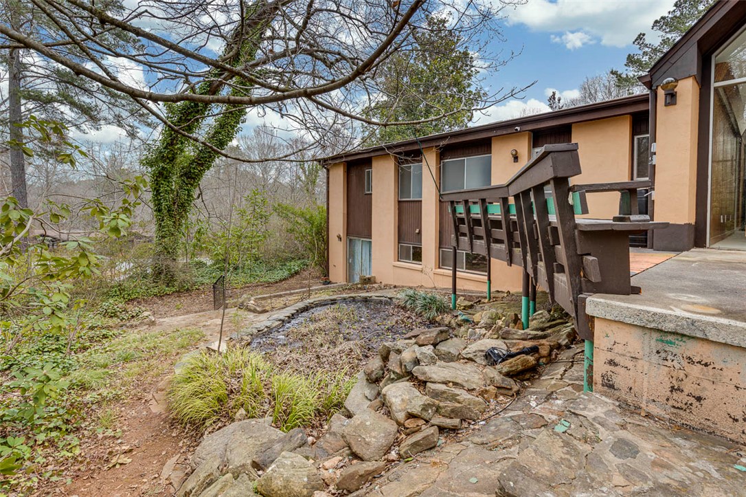 200 Valley View Drive Clemson, SC 29631 - Photo 29 of 31 This residence offers a tranquil retreat with a captivating blend of architectural design and natural landscaping.