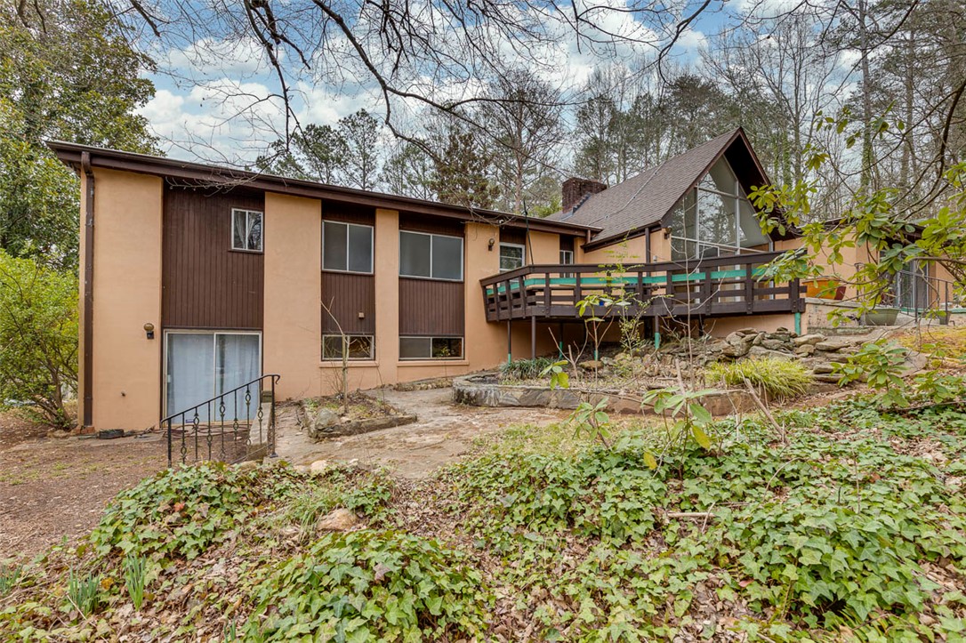 200 Valley View Drive Clemson, SC 29631 - Photo 30 of 31 This captivating residence features a unique architectural design with abundant natural light and expansive outdoor living.
