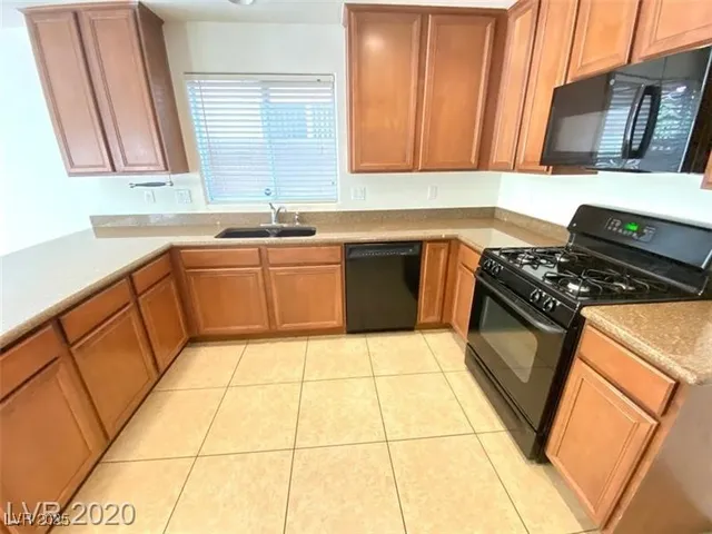 $1,975 | 8869 Skyline Peak Court, Las Vegas, NV 89148