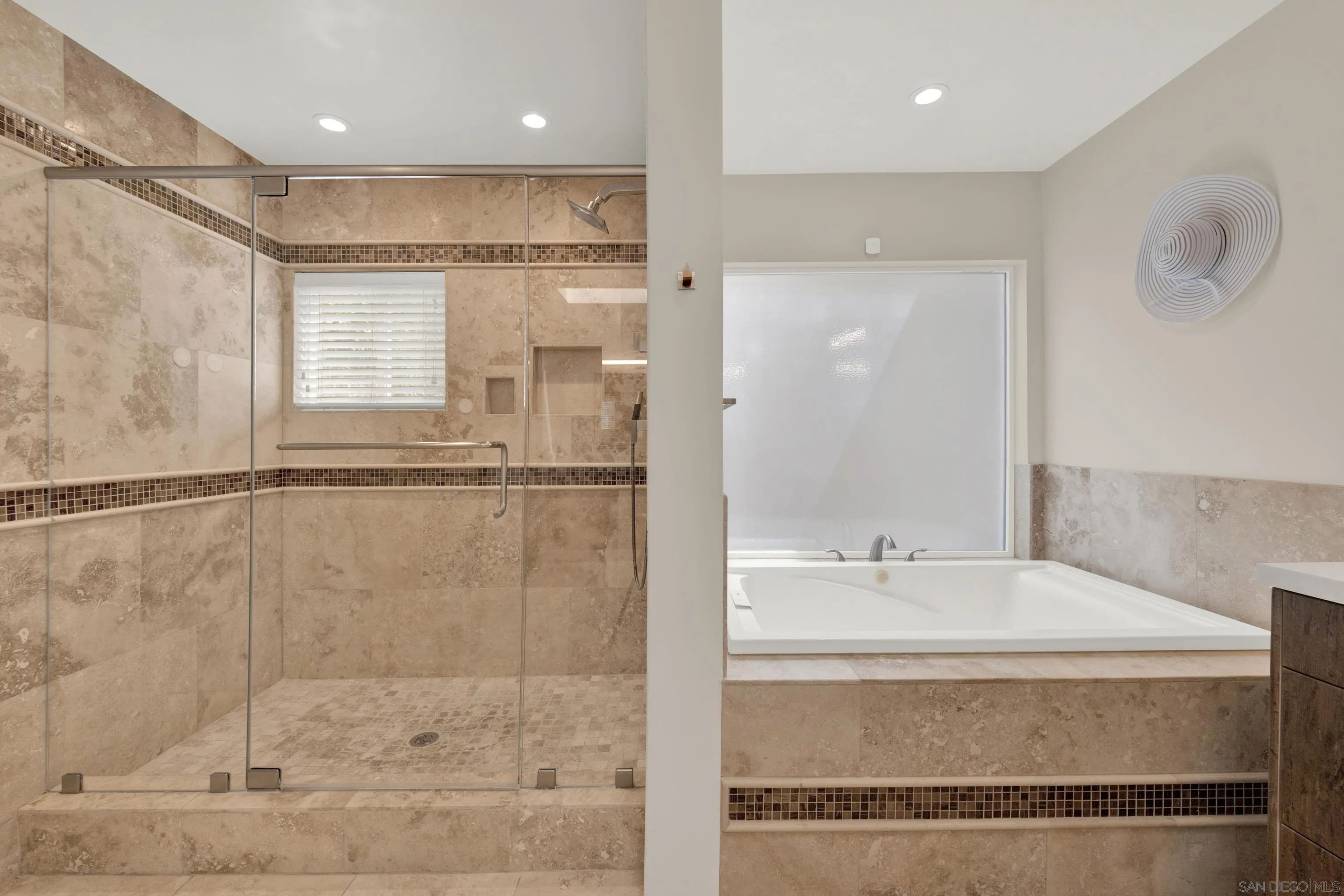 16117 Martincoit Road Poway, CA 92064 - Photo 29 of 73 Gallery Image 29